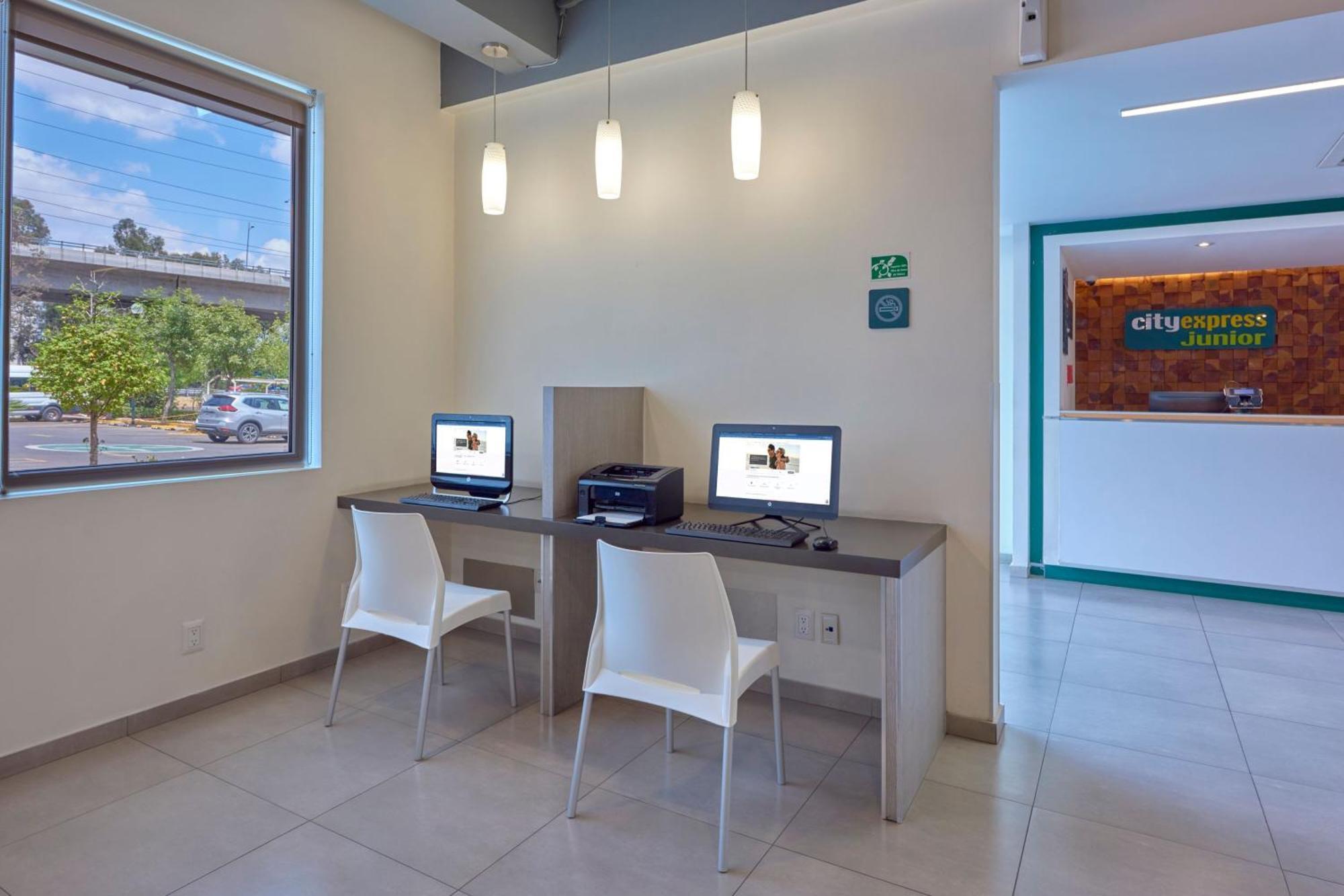 City Express Junior By Marriott Leon Centro De Convenciones Exterior photo